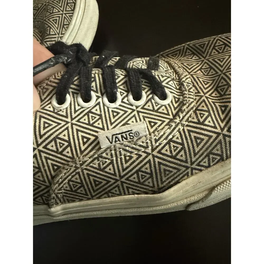 Vans Geometric Triangle Print Canvas Sneakers Women’s 8.5 Men’s 7